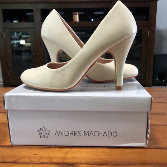 Petite Women’s Heels & Wedge Size 4 - Picture 2 of 3